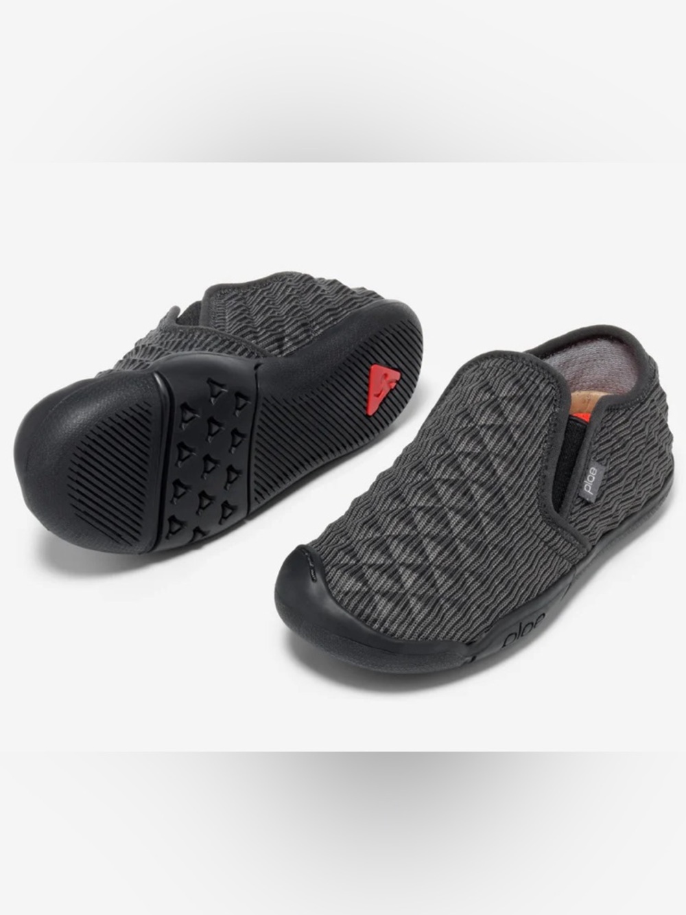 🆕 Plae Textured Prism Slip-On Sneakers in Charcoal Gray. Adorable! 🩶